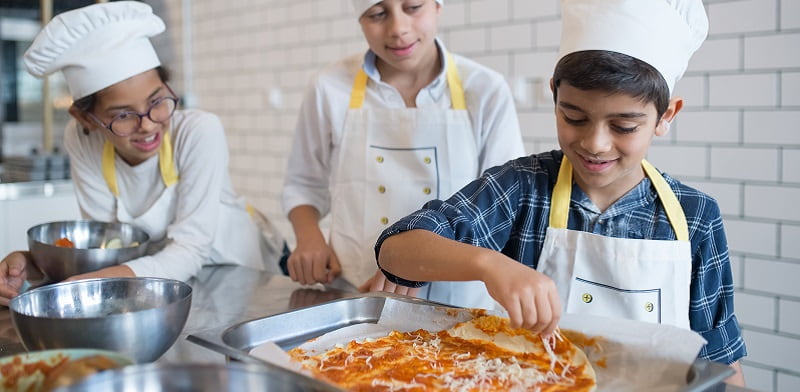 juegos y actividades de cocina para niños con autismo