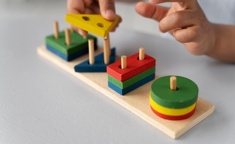 puzles y bloques de madera autismo